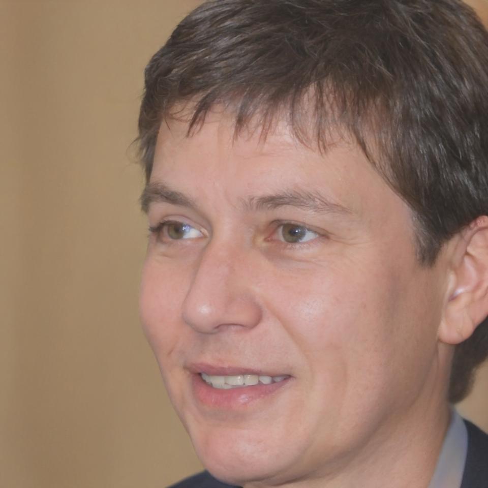 Portrait de Théophile Montclair, expert en analyse financière